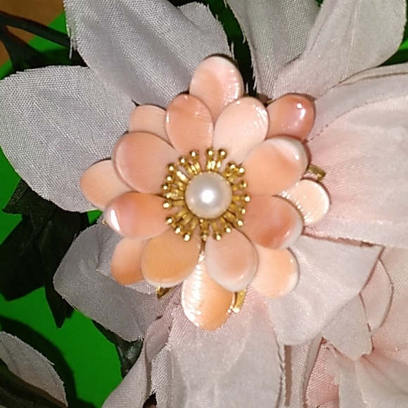 Jewelry - Vintage Flower Brooch